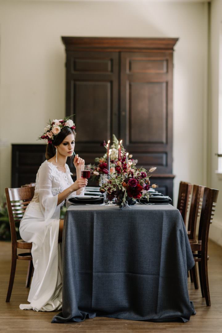 modern wedding tablescape with grey linen and contemporary black dinnerwarealways andri wedding planner