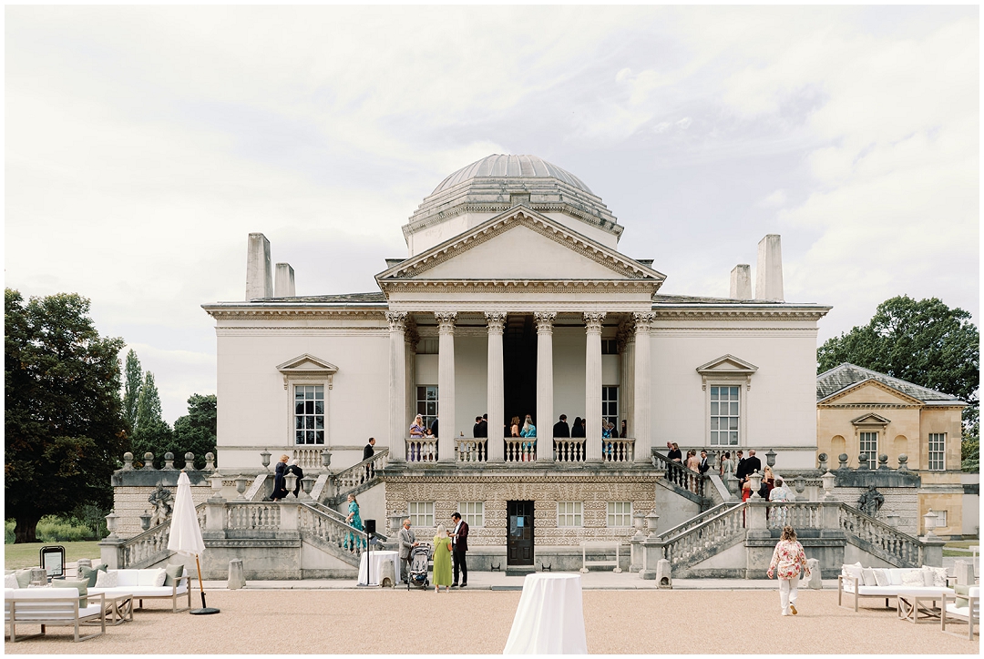 guests arriving at Chiswick House Wedding